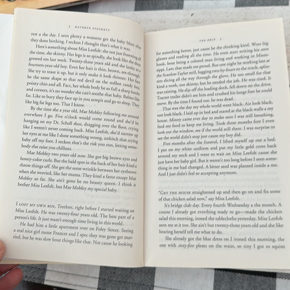 📚The Help by Kathryn Stockett NY Times Bestseller Fiction - Picture 11 of 11